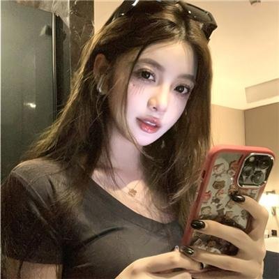 庇护棕榈树下